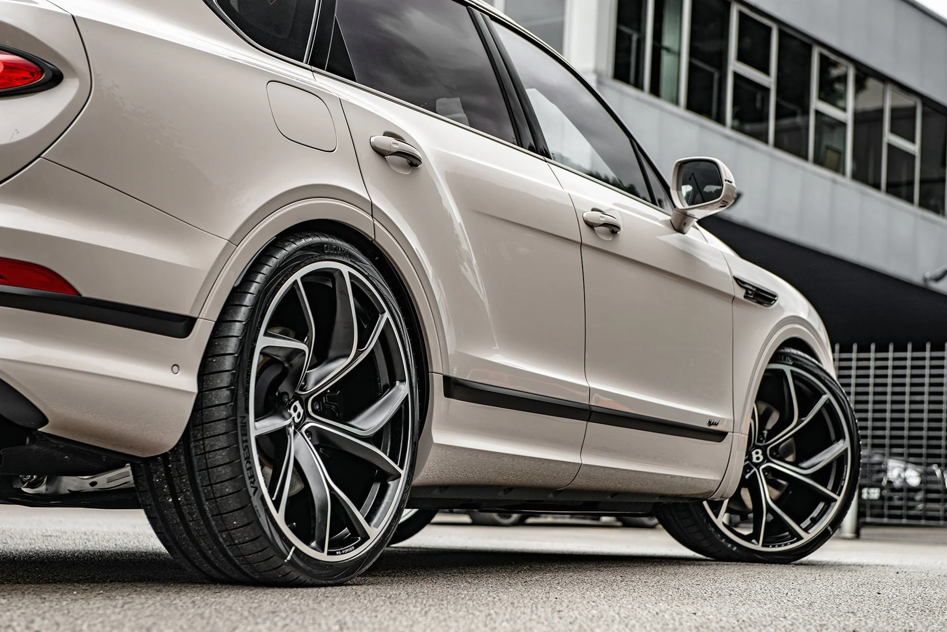 Bentley Bentayga (2020 Onwards) - Type 56 RS-Forged Alloy Wheels - Image 33