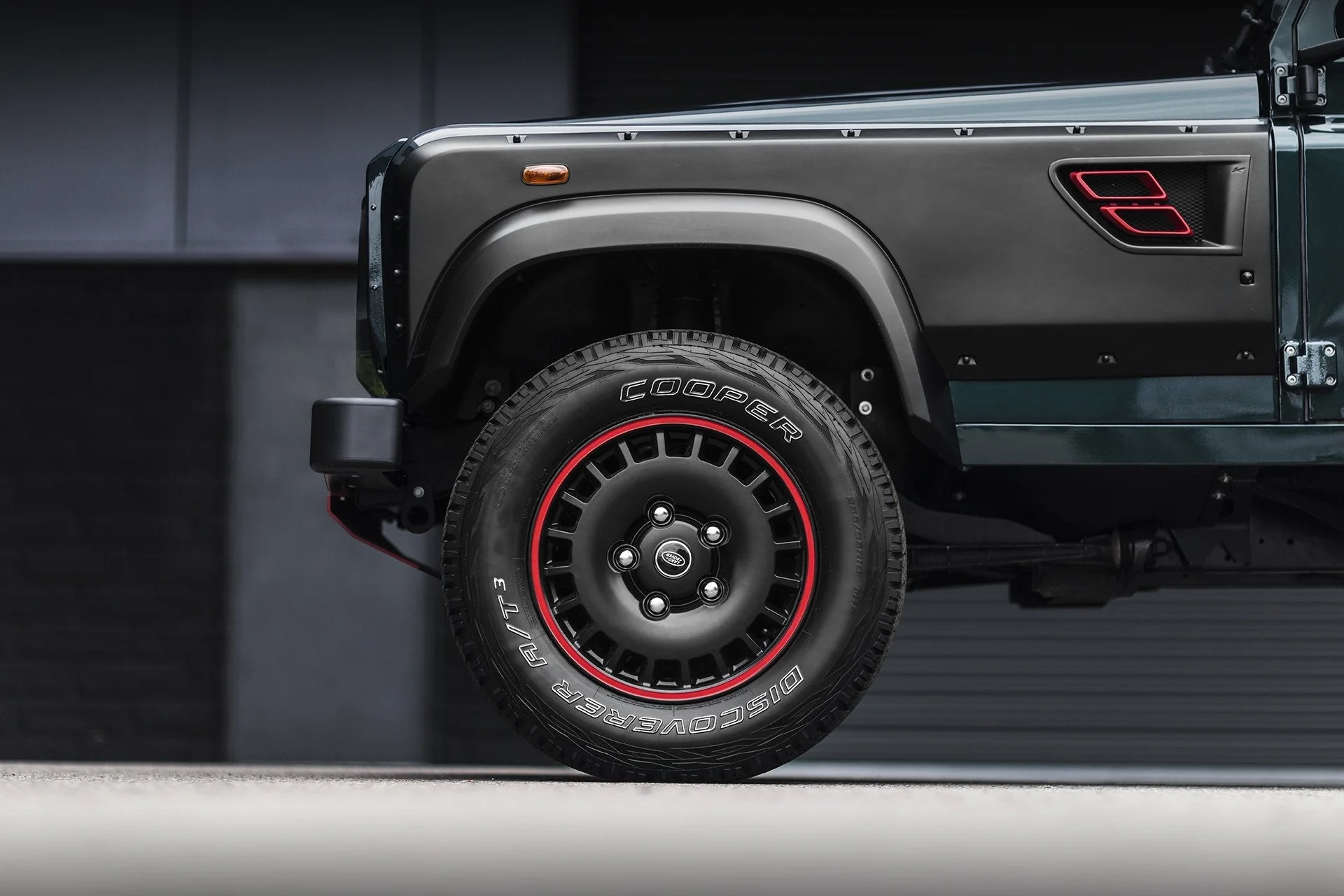 Land Rover Defender (1991-2016) Alloy Wheels - Huntsman 1945 Retro Classic - Image 11