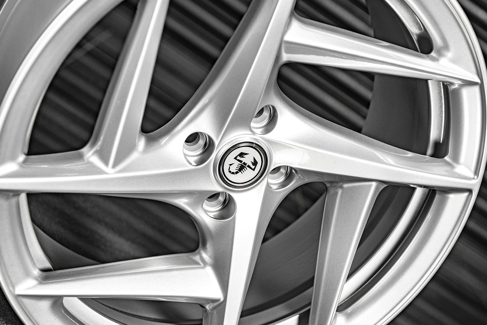 Fiat 500E (2020 Onwards) Type 52 Alloy Wheels - Image 32