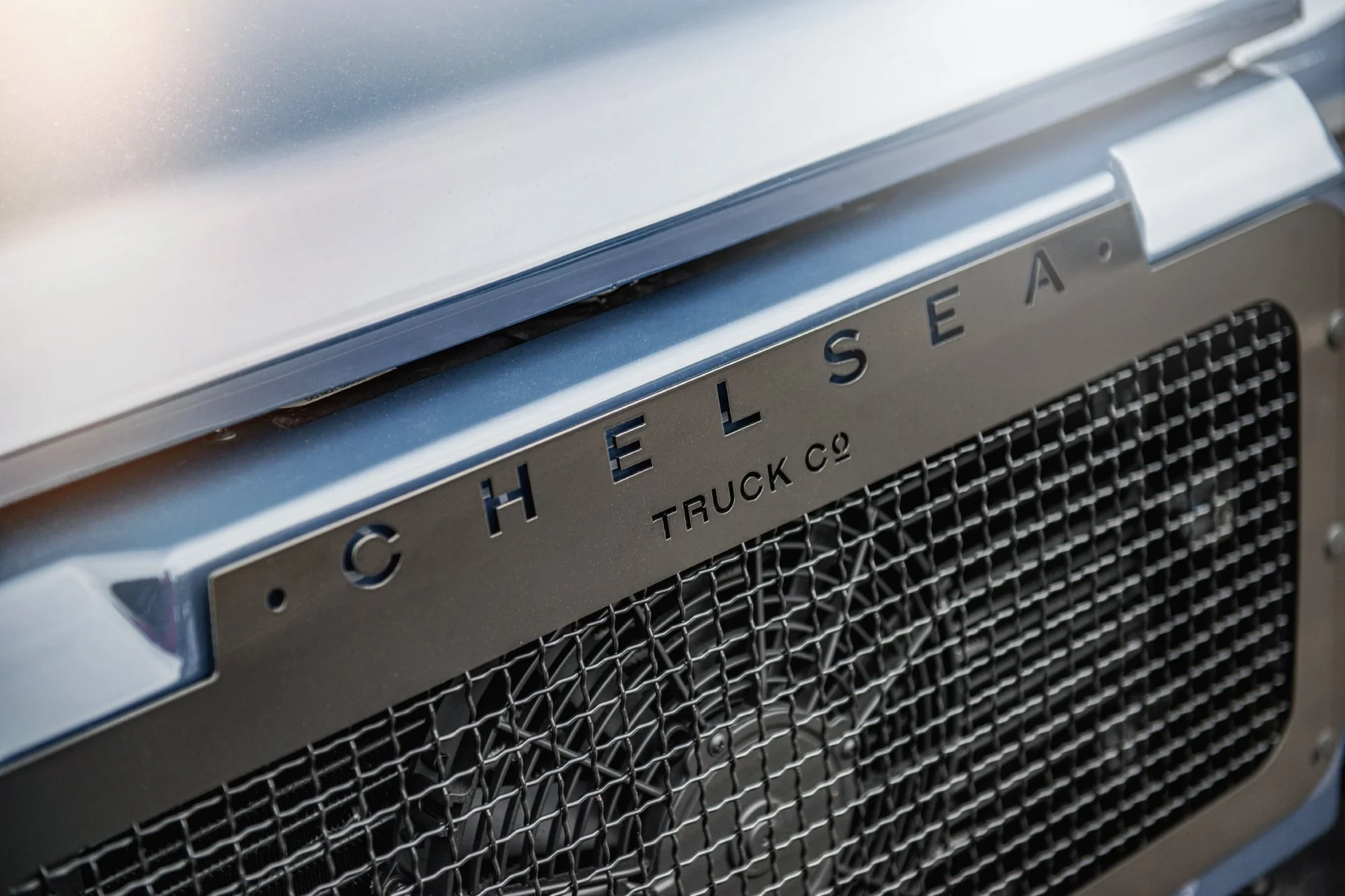 LAND ROVER DEFENDER (1991-2016) 'CHELSEA' FRONT GRILLE WITH STAINLESS STEEL MESH - Image 11