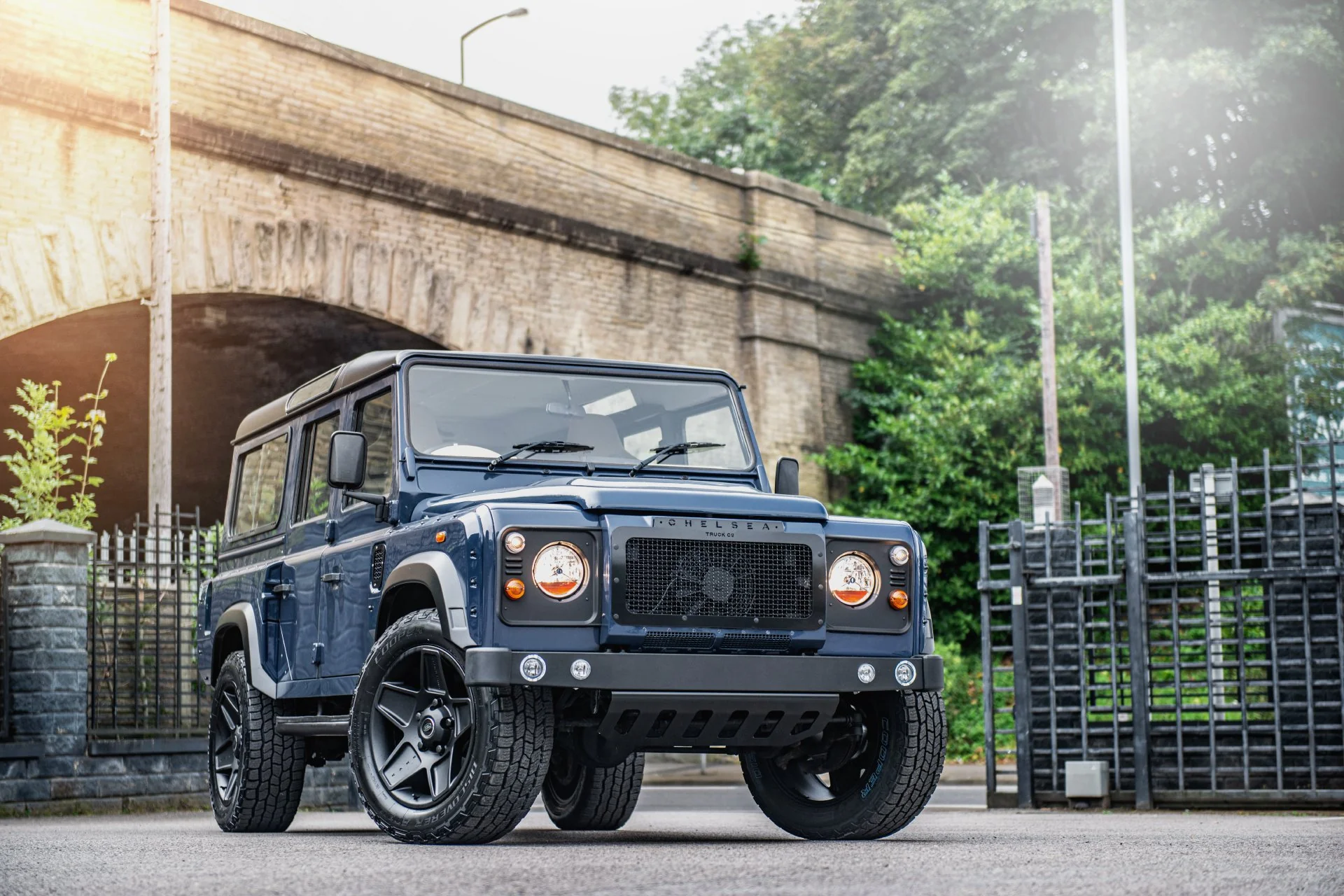 LAND ROVER DEFENDER (1991-2016) 'CHELSEA' FRONT GRILLE WITH STAINLESS STEEL MESH - Image 5