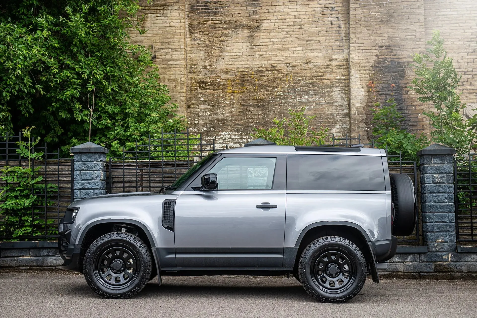 Land Rover Defender (2020 Onwards) Steel Wheels - Overland - Image 6