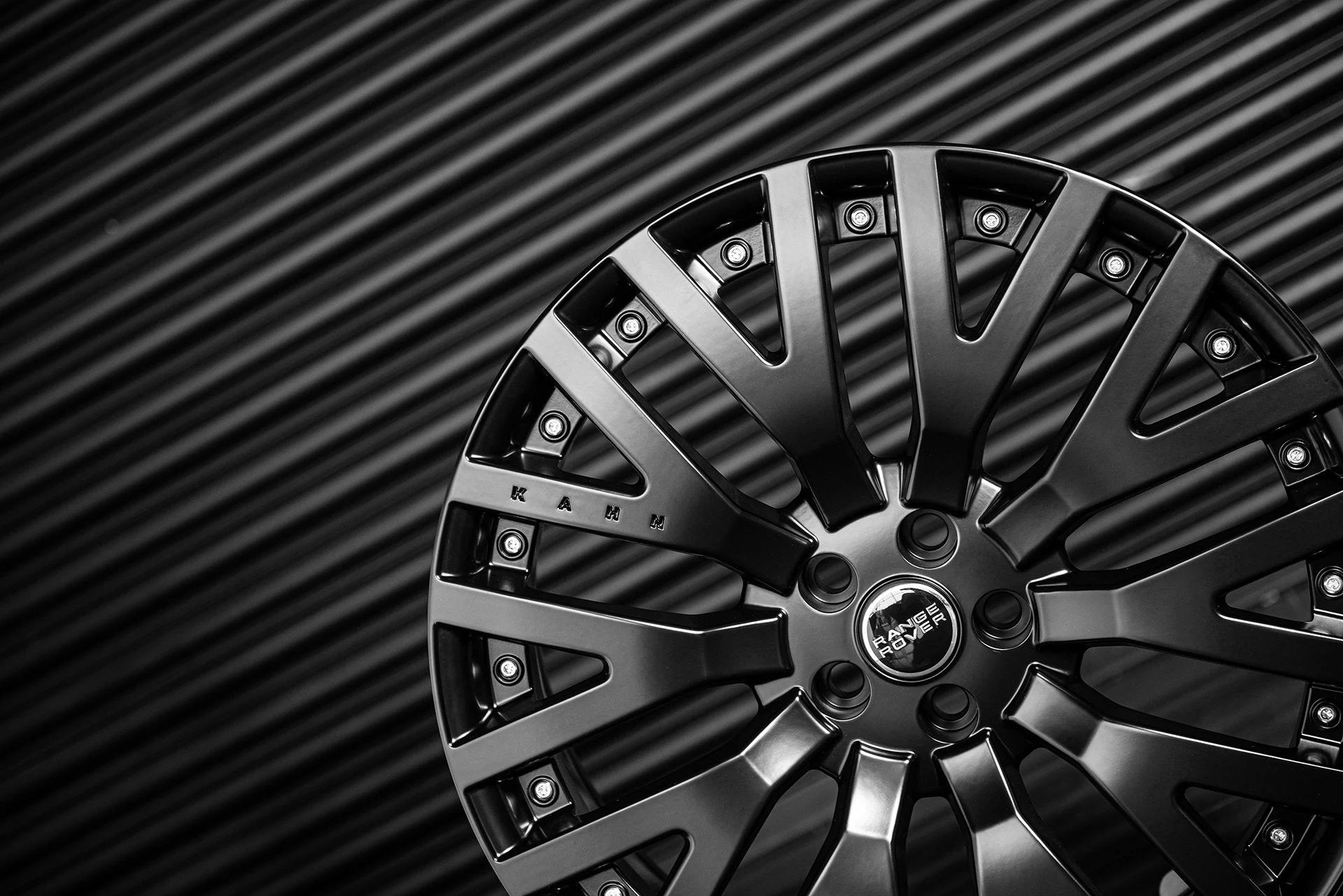 Land Rover Discovery (2017 Onwards) RS-2 Light Alloy Wheels - Image 3