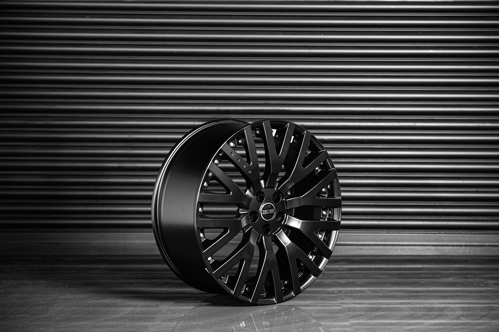 Land Rover Discovery (2017 Onwards) RS-2 Light Alloy Wheels - Image 8