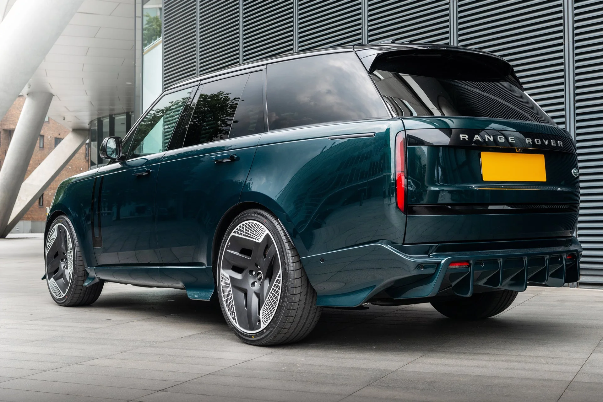 Range Rover (2022 Onwards) Type 33 Fintail Forged Alloy Wheels - Image 15