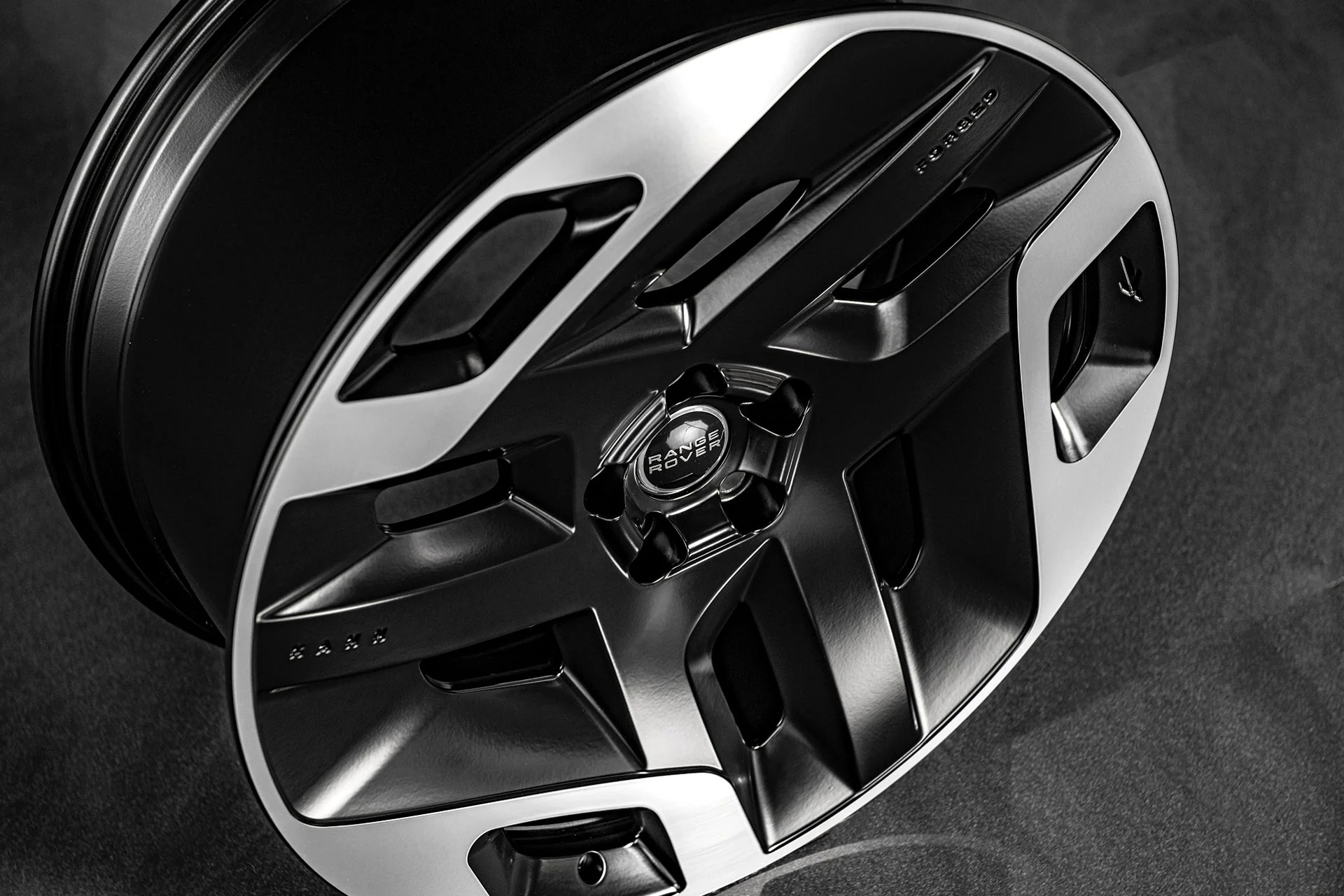 Range Rover Sport (2022 Onwards) Type 33 RS-Forged Alloy Wheels - Image 14