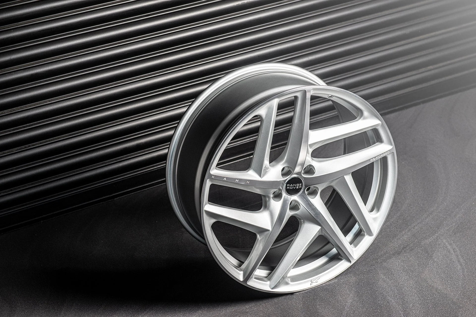 Range Rover Sport SVR (2018 Onwards) Type 52 RS-Forged Alloy Wheels - Image 3