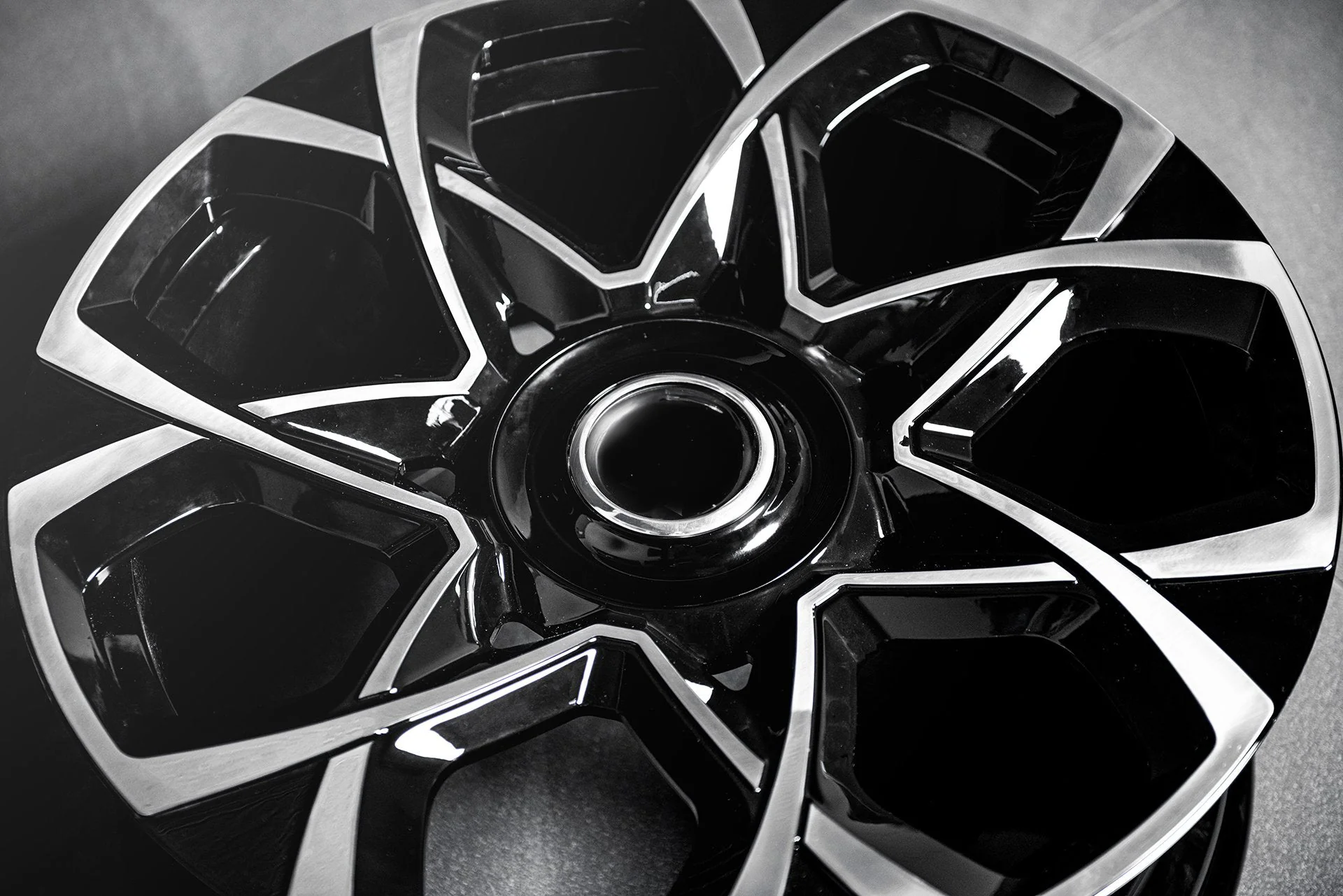 Type 55 Forged Lightweight Alloy Wheels Suitable for Rolls Royce Cullinan (2018 Onwards) - Image 4